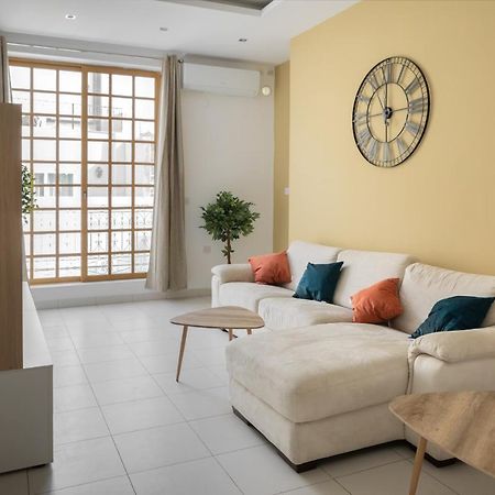 Entire Luxury Sliema Townhouse Steps From Beach エクステリア 写真
