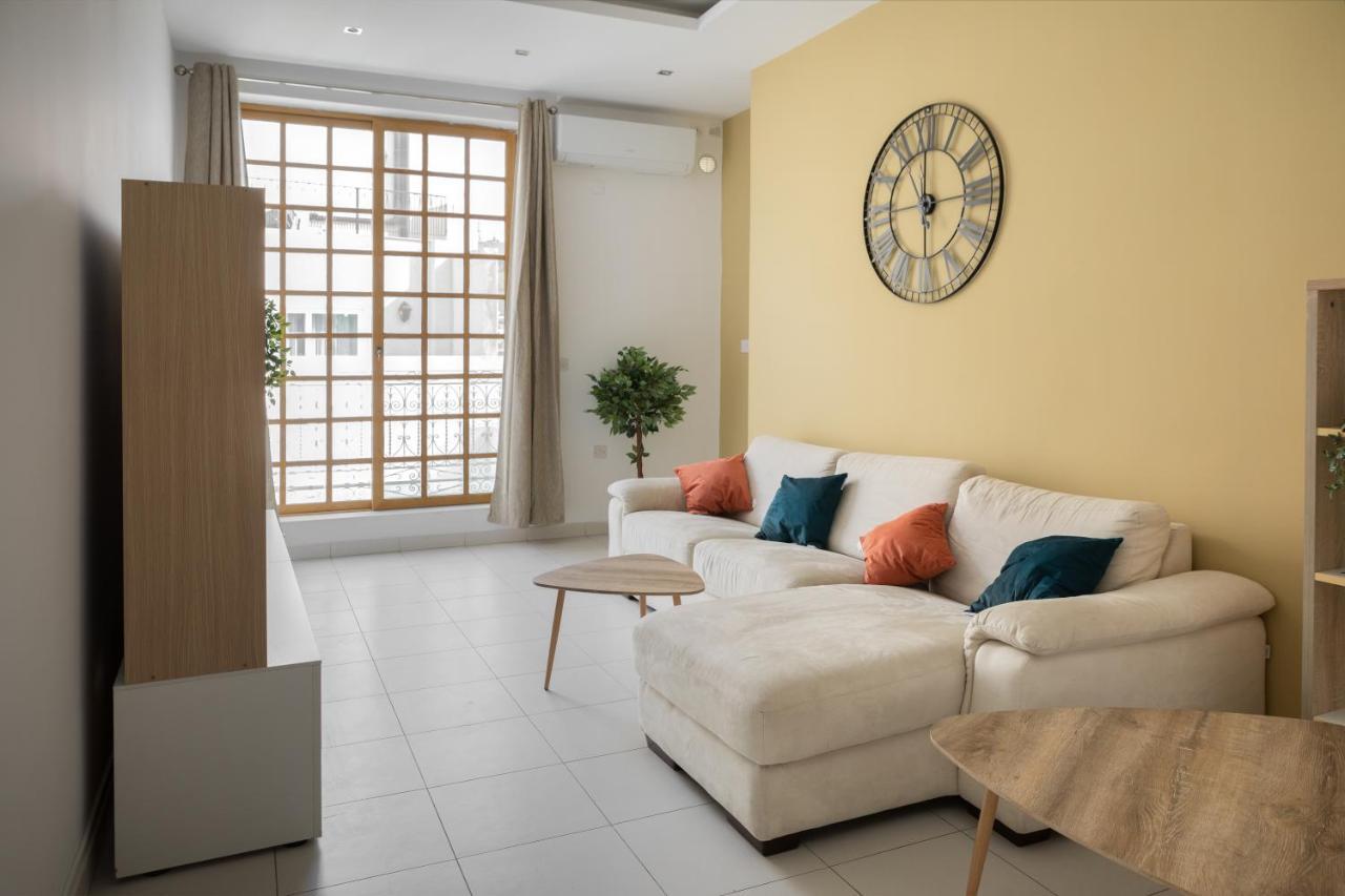 Entire Luxury Sliema Townhouse Steps From Beach エクステリア 写真
