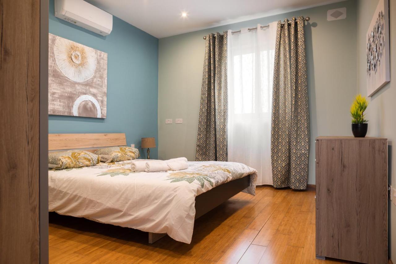 Entire Luxury Sliema Townhouse Steps From Beach エクステリア 写真