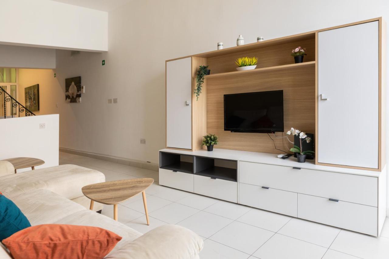 Entire Luxury Sliema Townhouse Steps From Beach エクステリア 写真