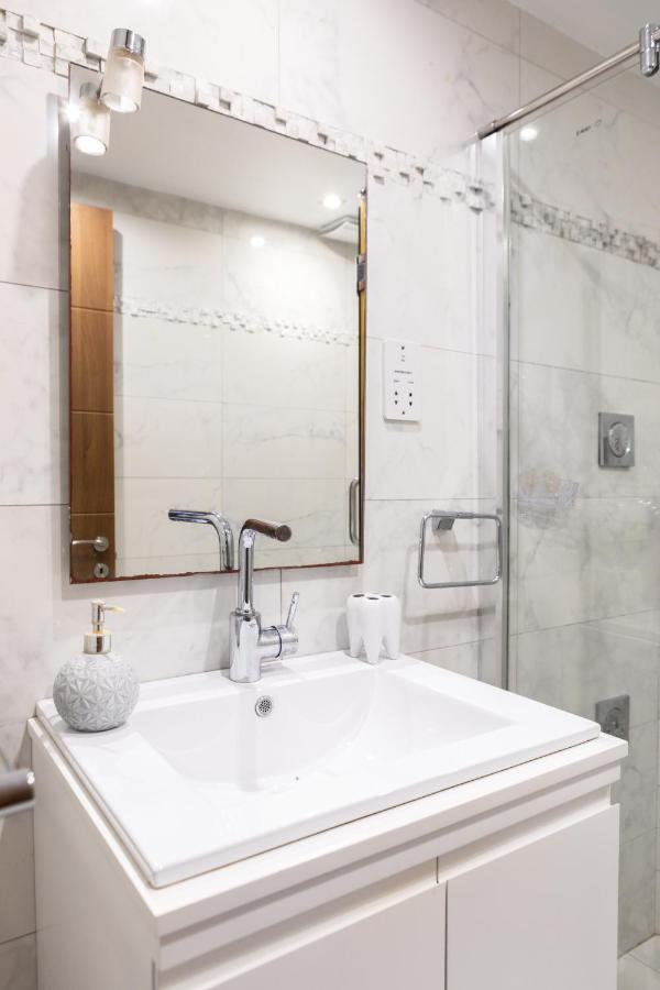 Entire Luxury Sliema Townhouse Steps From Beach エクステリア 写真