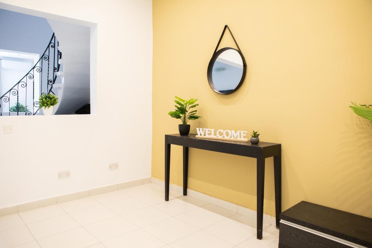 Entire Luxury Sliema Townhouse Steps From Beach エクステリア 写真